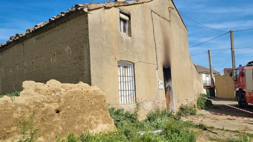 Un incendio destroza una vivienda en Vidayanes