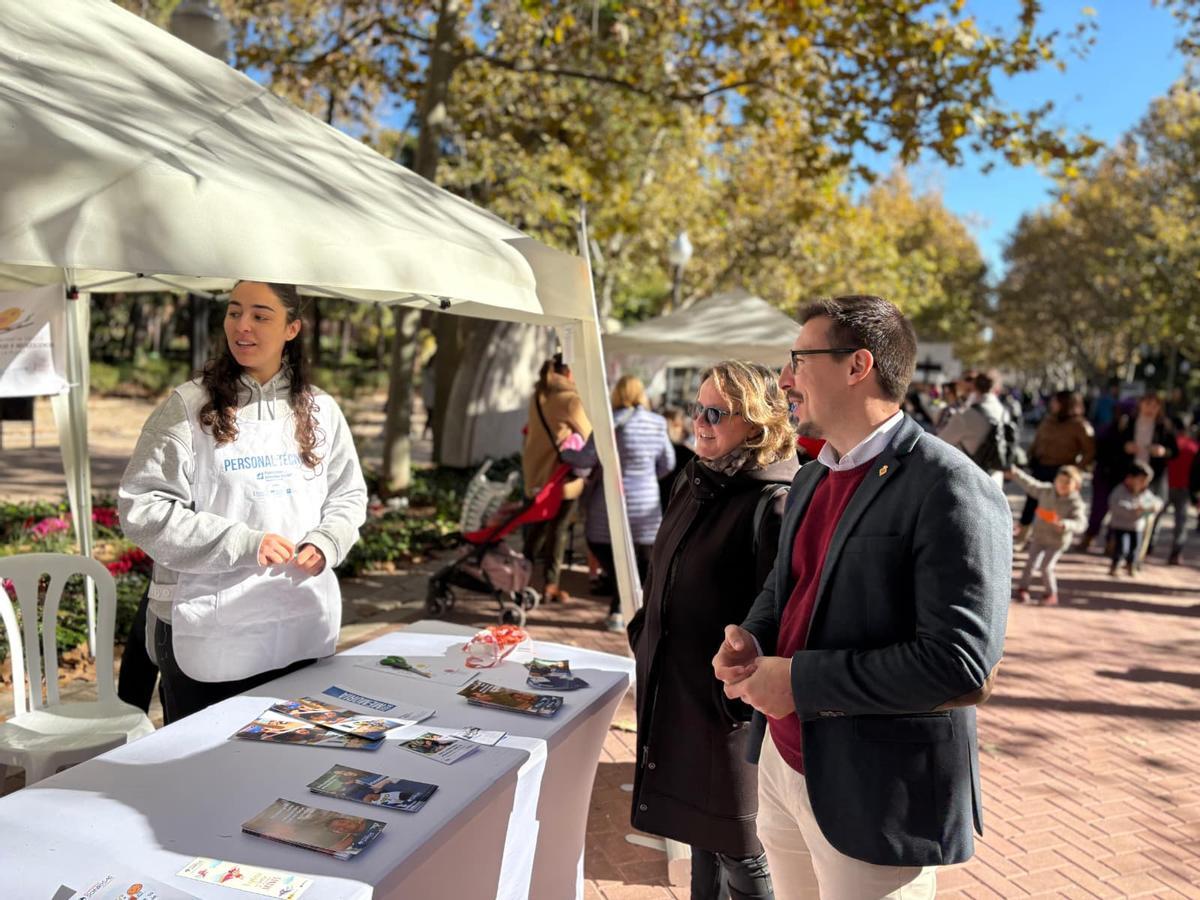 El concejal de Familia, Alberto Vidal, ha asistido a la jornada y ha visitado los diferentes estands.
