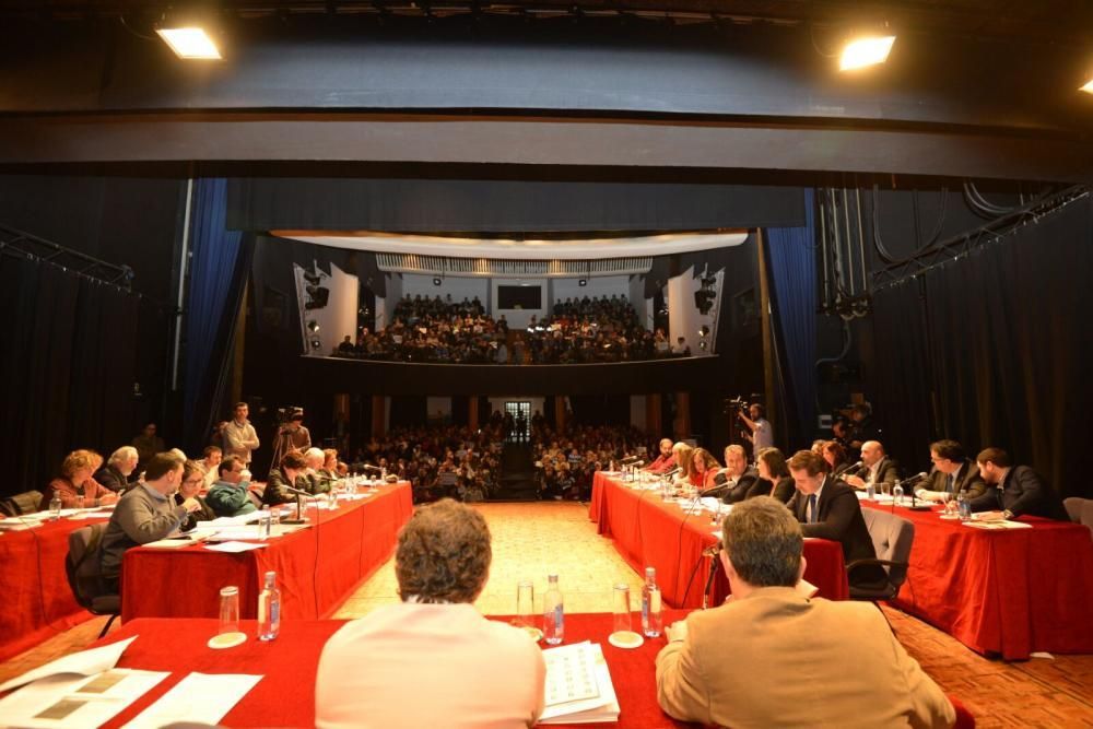 El pleno municipal de Pontevedra declara a Mariano Rajoy ''persona non grata''