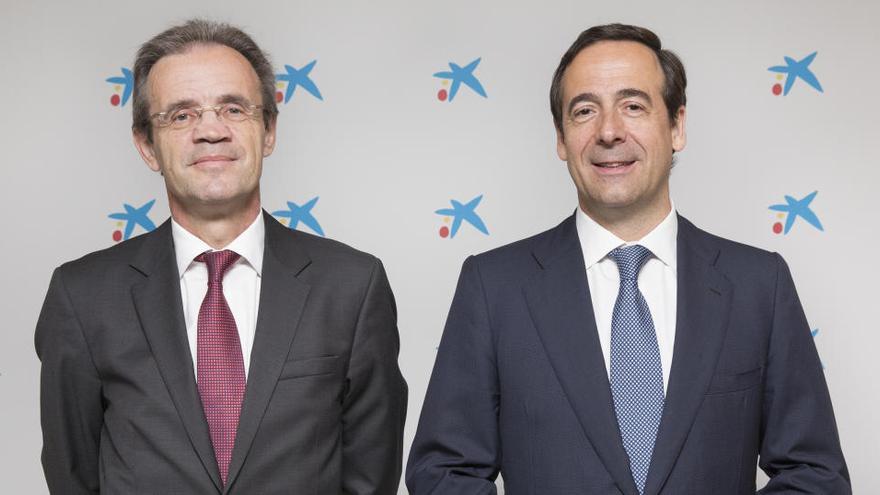 El presidente de CaixaBank, Jordi Gual, y el consejero delegado, Gonzalo Gortázar.