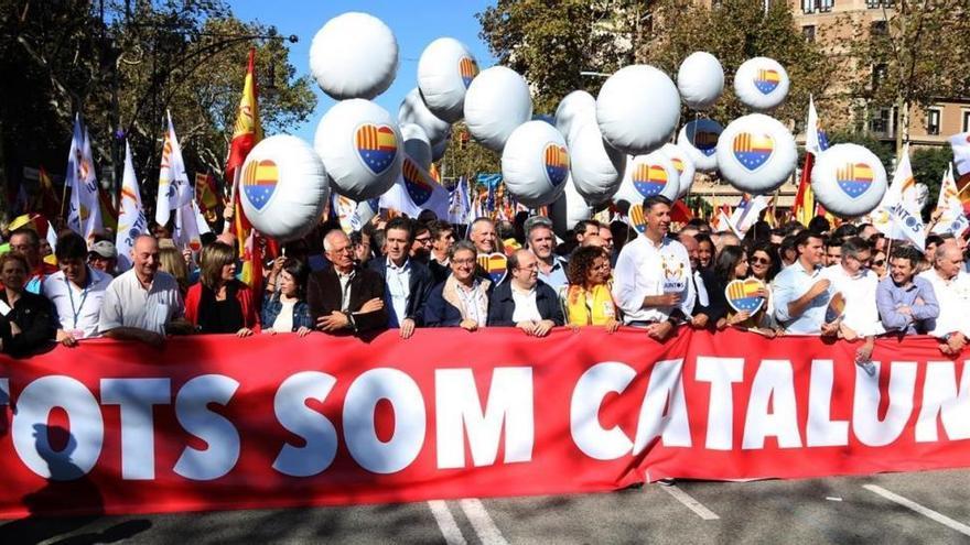 Un millón de personas marchan en Barcelona a favor de la unidad de España