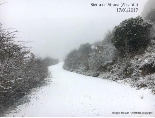 El entorno de la Serra d'Aitana, esta mañana.