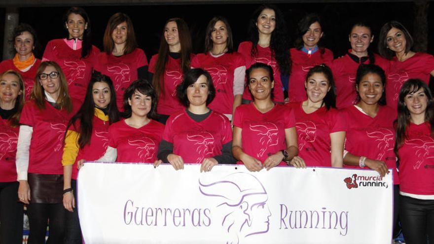 Una representación de ´Guerreras Running´ de todas las edades se reunieron para LA OPINIÓN antes de la Media Maratón de Murcia.