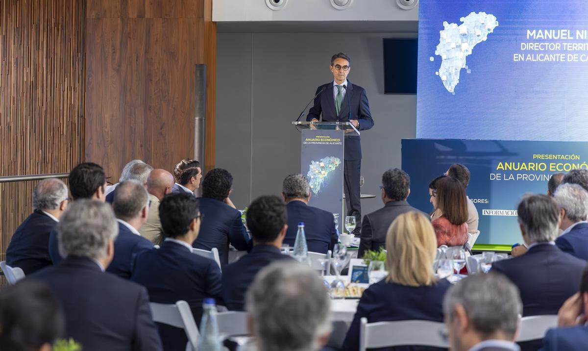 Manuel Nieto, durante su intervención en la presentación del Anuario Económico de la provincia de Alicante.