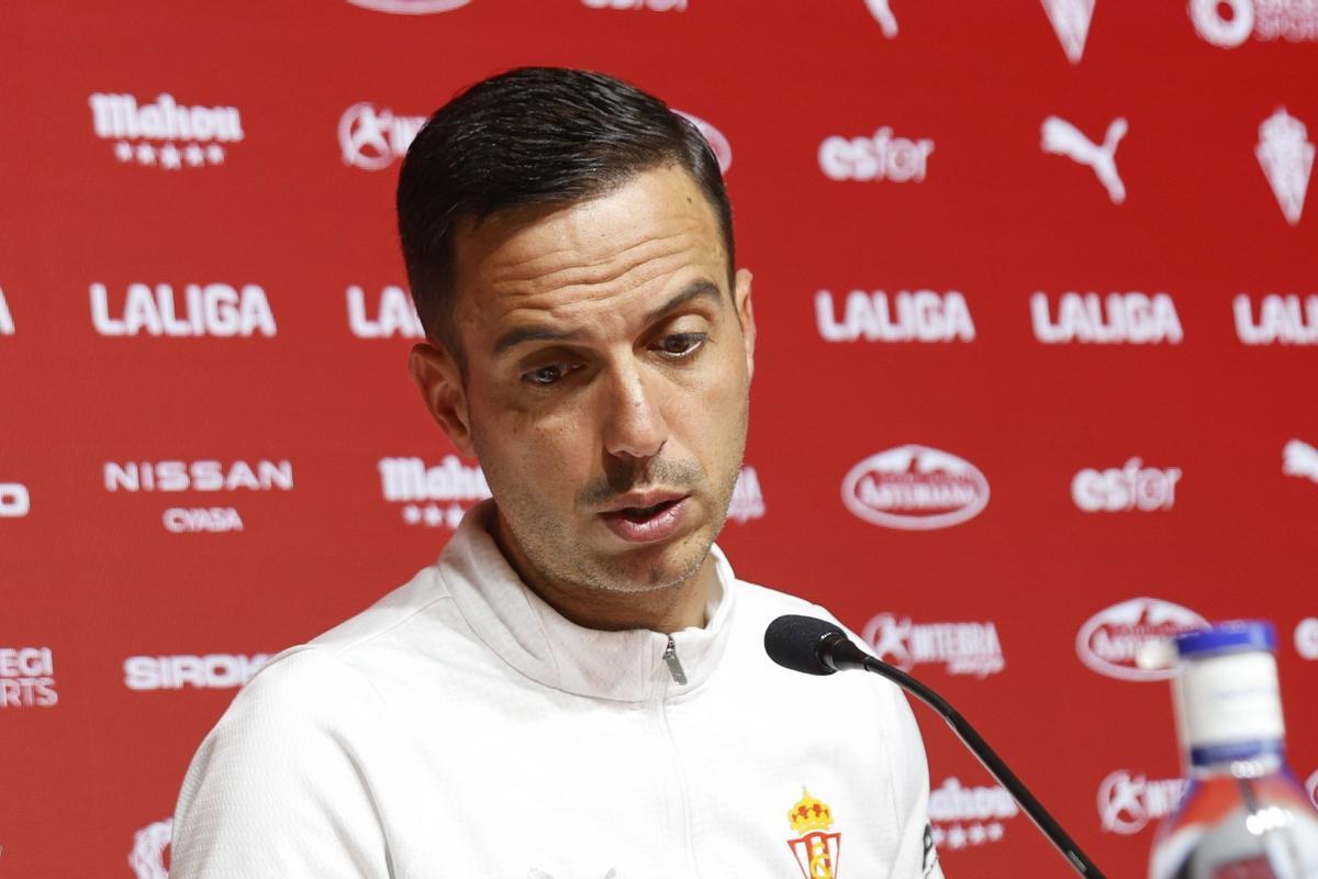 Borja, en una comparecencia como entrenador del Sporting.
