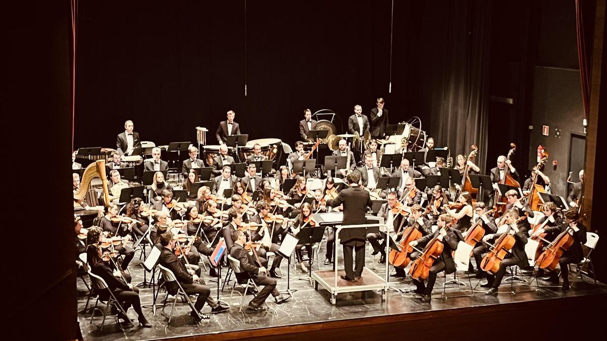 La Orquestra Simfònica en el primer concierto de la temporada.