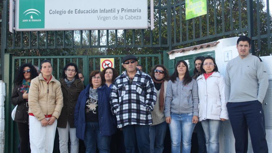 Los padres hicieron públicos los hechos y protestaron a las puertas del colegio en marzo de 2013.