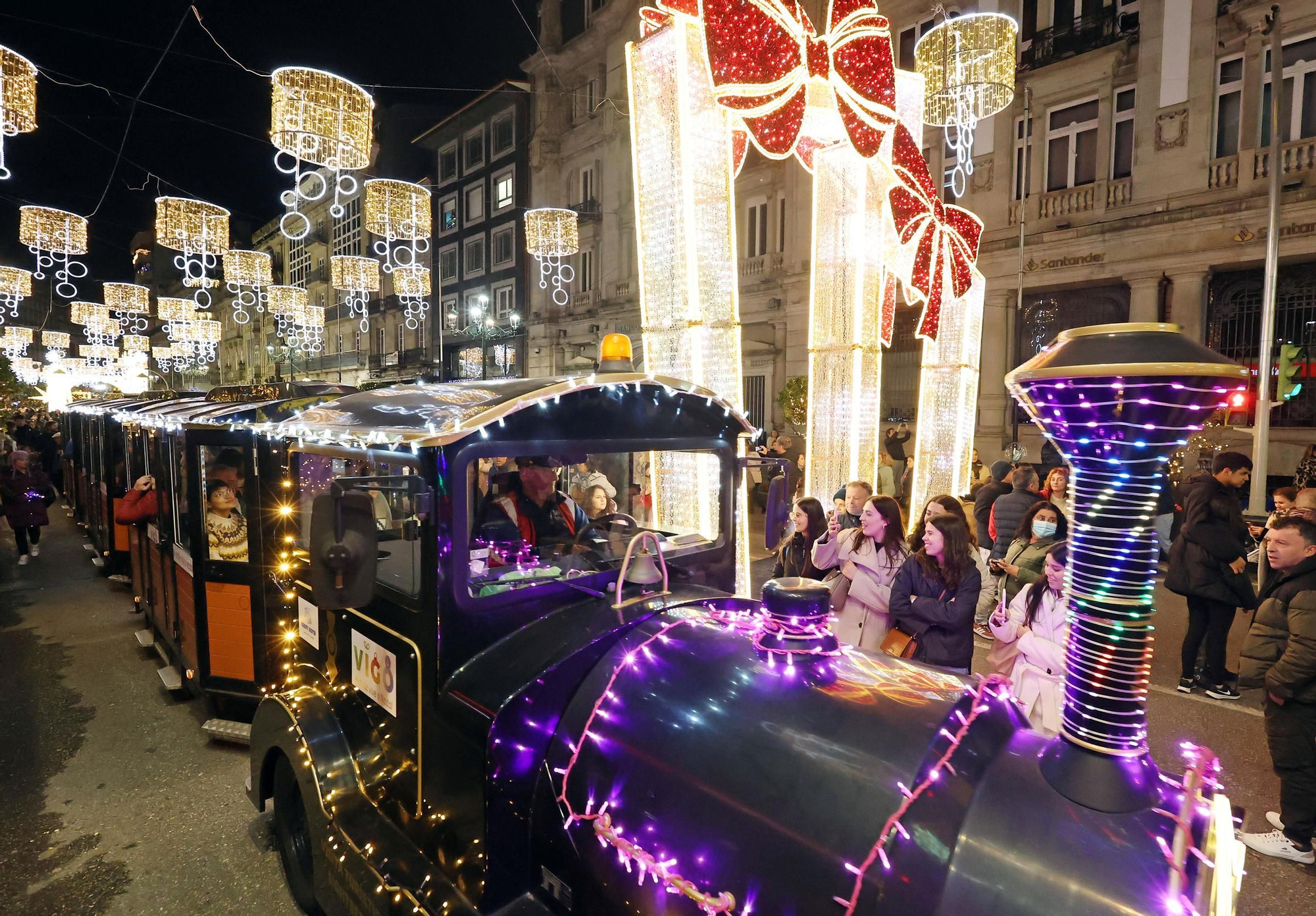 Las luces de Navidad atraen a miles de visitantes a Vigo