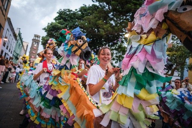 Desfile de la pandorga y los caballitos de fuego, en La Laguna