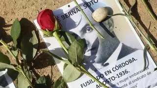 El movimiento memorialista de Córdoba recuerda a las víctimas del franquismo con la duda de la continuidad de las exhumaciones