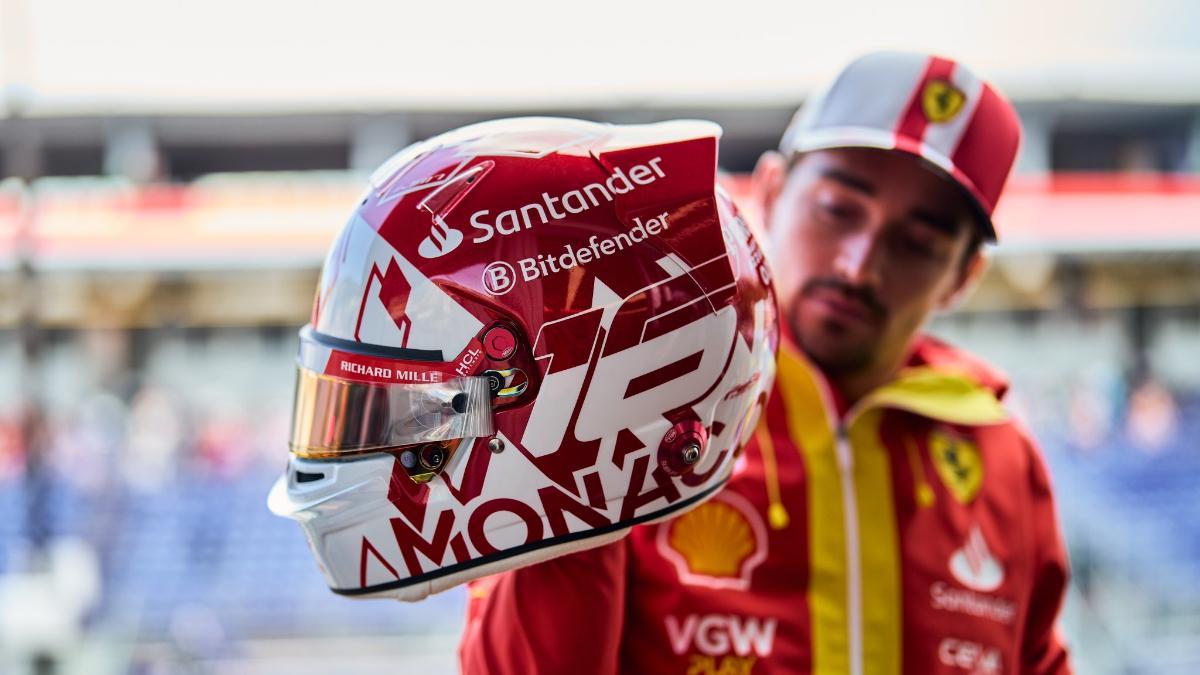 Leclerc, con su casco especial para Mónaco