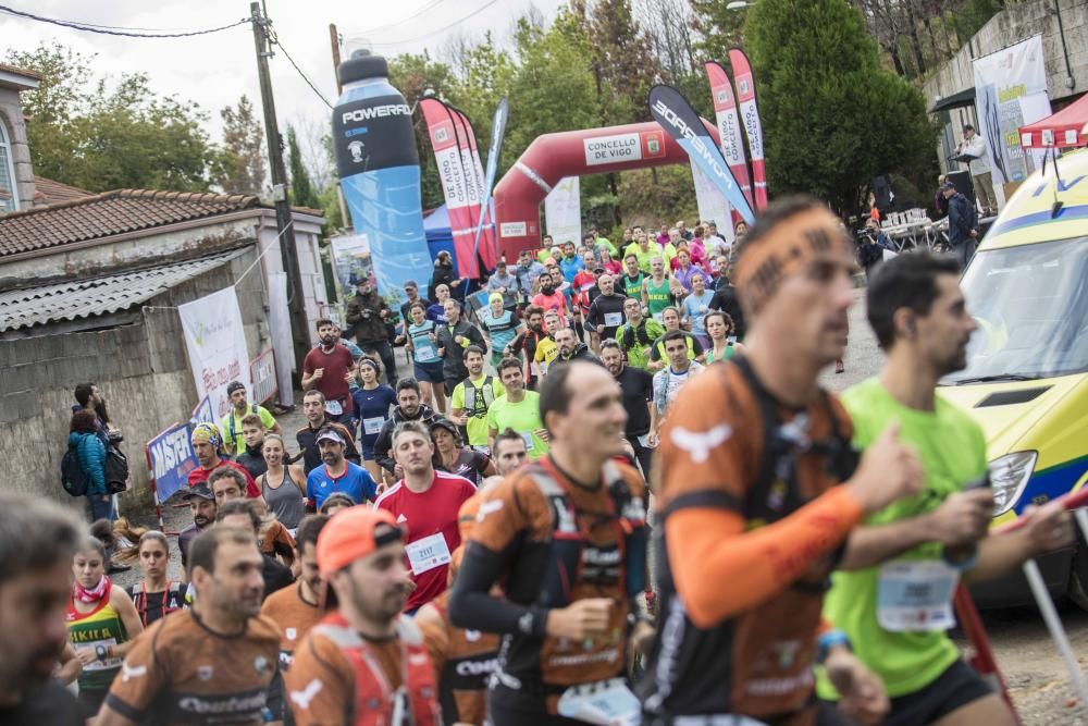 Más de medio millar de personas se citaron esta mañana en Coruxo para recorrer la zona quemada en octubre de 2017.