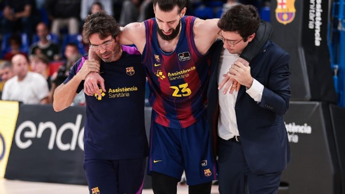 Shengelia tuvo que dejar la pista con ayuda tras sufrir una torcedura de tobillo