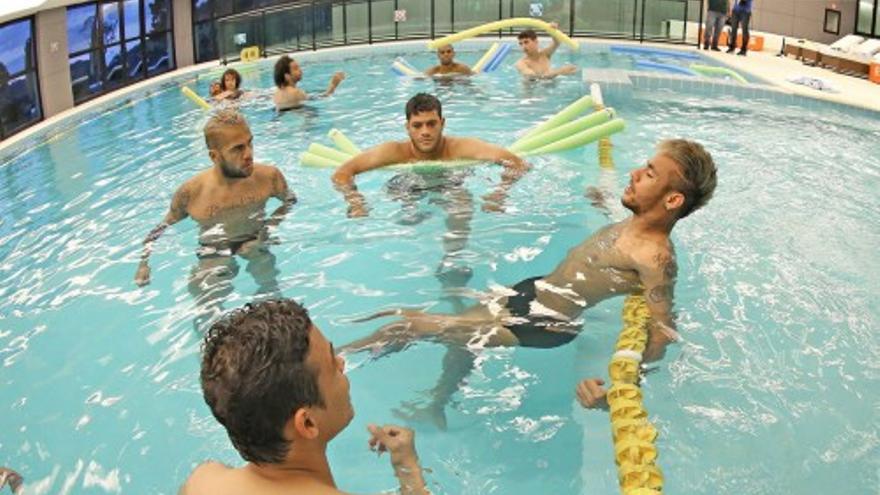 La selección de Brasil, de relax en la piscina