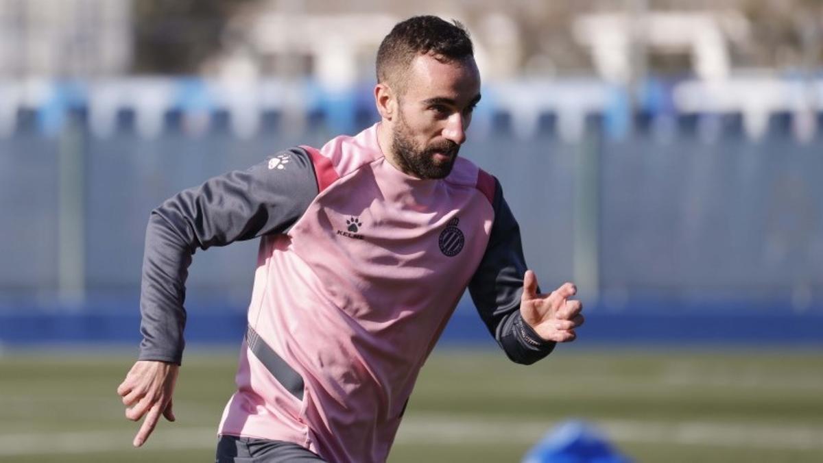 Darder, en un entrenamiento en la ciudad deportiva Dani Jarque.