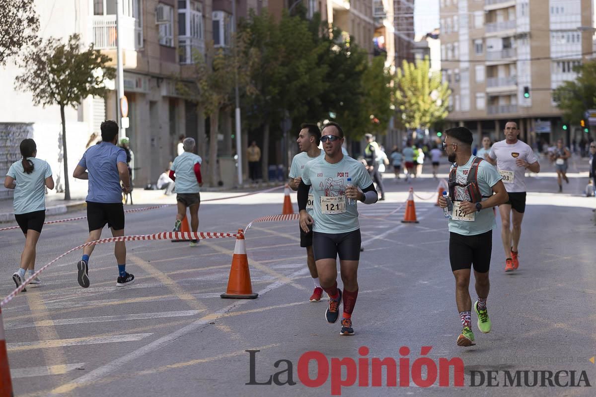 Carrera '10K Assota por ti' en Caravaca (salida y giro primera vuelta)