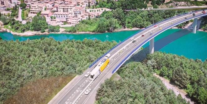 La simulació mostra com una màquina mou la tanca central del carril reversible