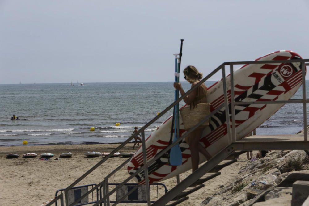 Las playas de València se llenan el primer fin de semana del verano