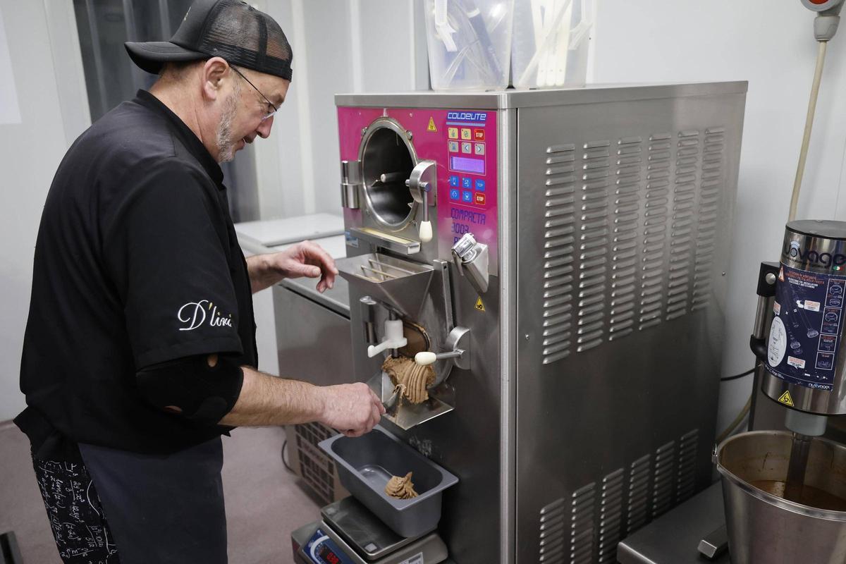 L'elaboració de Gelats Dliri a la nau de Serra de Daró