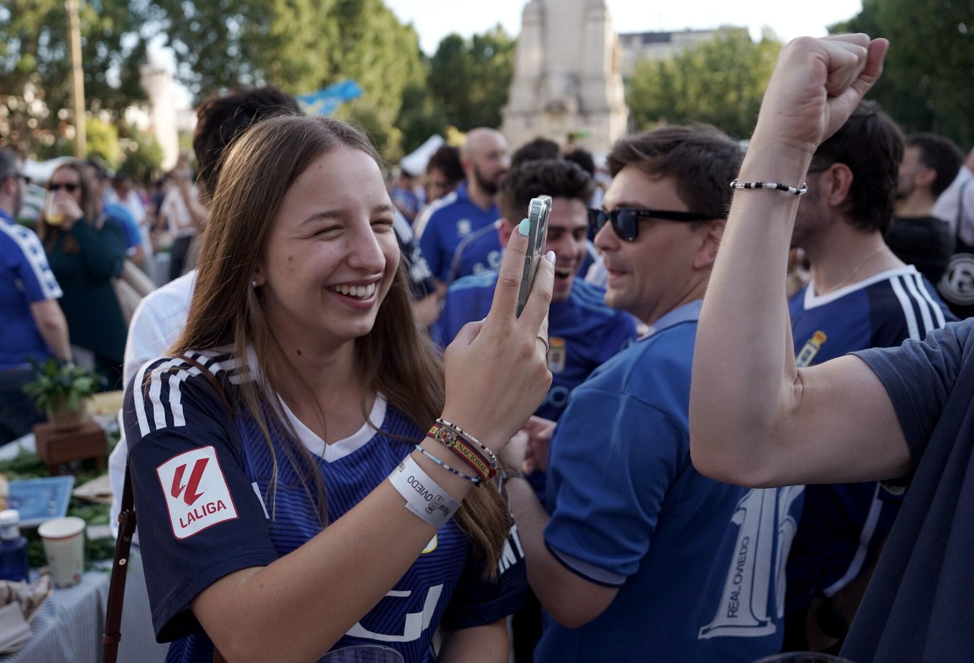 Así fue la fiesta del ascenso del Real Oviedo en Madrid.