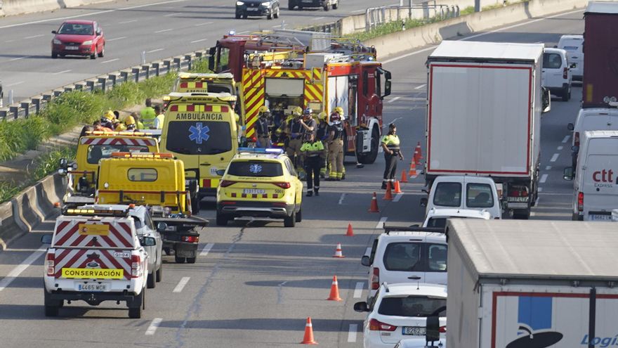 Onze ferits i cues quilomètriques en un accident múltiple a Salt