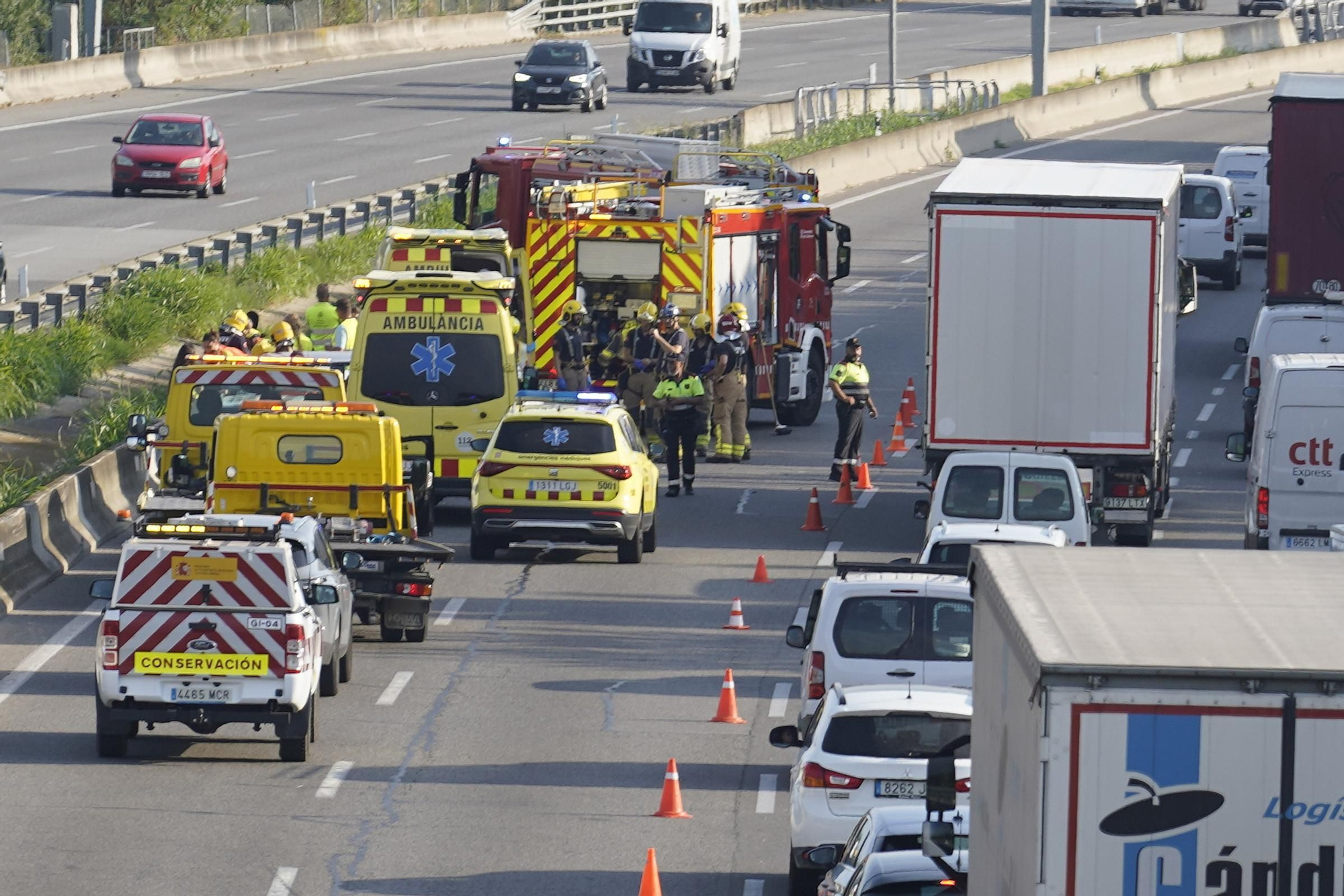 Les imatges de les cues quilomètriques a l’AP-7 per un accident múltiple a Salt