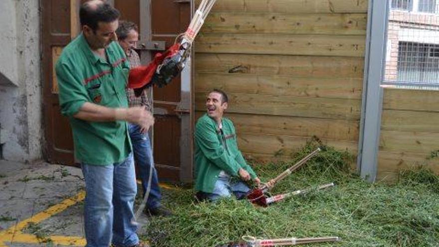 El cap dels plens expulsa tres membres   de la colla que demanen més democràcia