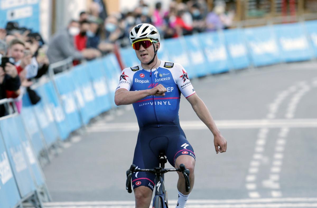 Evenepoel, primer líder de la Volta tras ganar en Torralba del Pinar