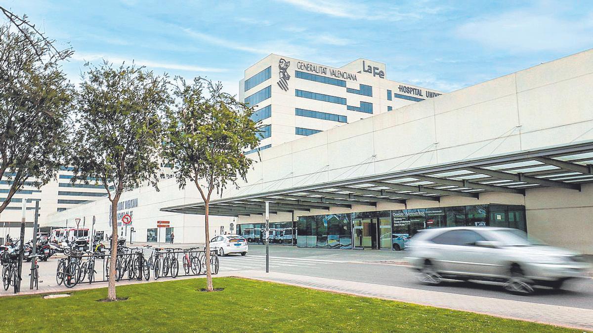 Imagen del Hospital La Fe de Valencia, donde ha empezado a implementarse el asistente virtual.