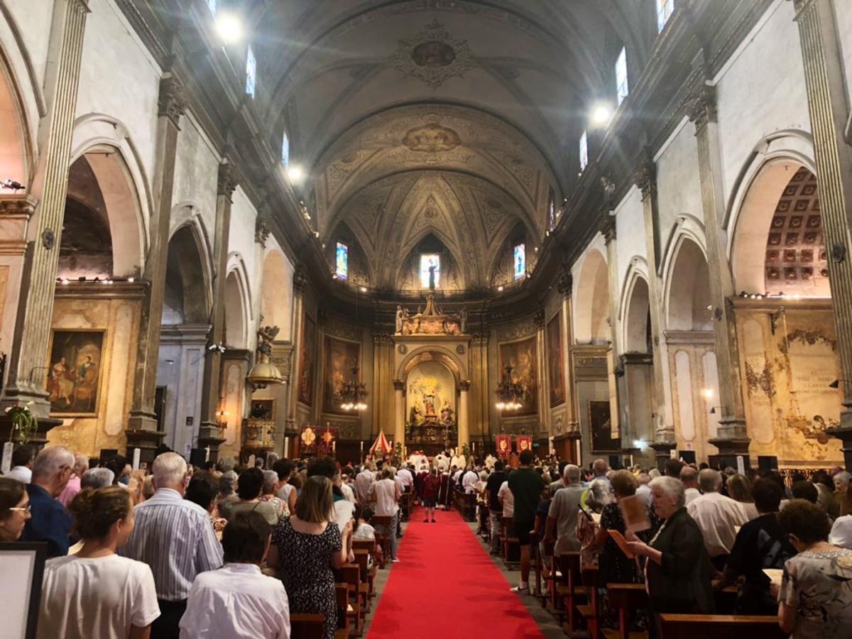 Clàudia Dubé, la primera dona que dirigeix la Missa de Glòria de Les Santes de Mataró