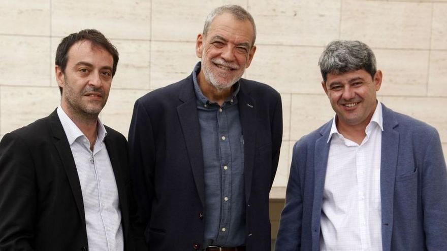 Los escritores Agustín Martínez, Jorge Díaz y Antonio Mercero, que firman bajo el seudónimo de Carmen Mola. / ARDUINO VANNUCCHI