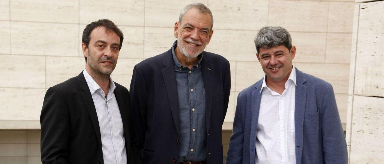 Los escritores Agustín Martínez, Jorge Díaz y Antonio Mercero, que firman bajo el seudónimo de Carmen Mola. / ARDUINO VANNUCCHI