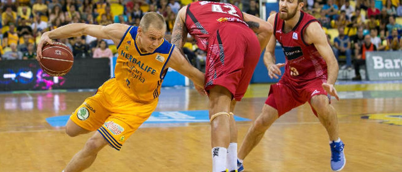 Salin supera a Fotu en el duelo de la primera vuelta que enfrentó al Herbalife Gran Canaria con el Zaragoza, rival el domingo de los amarillos.