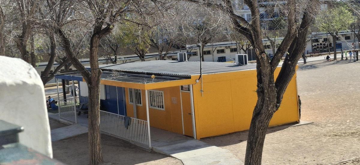 Los barracones del colegio Graüll están obsoletos y llevan en el centro desde hace 20 años