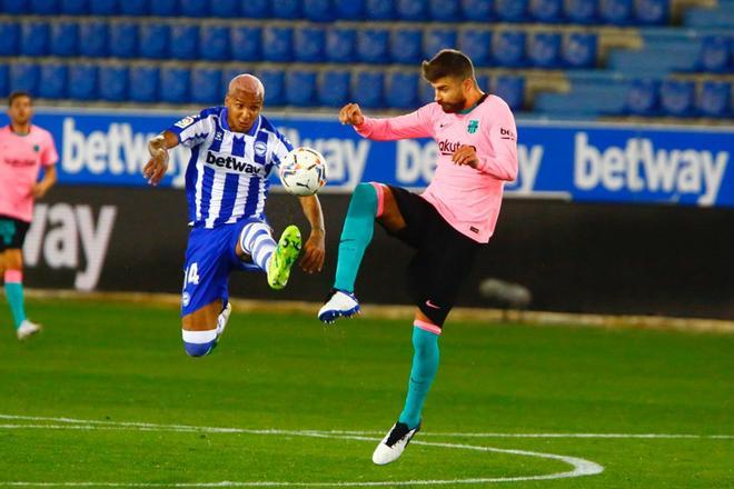 Imágenes del partido entre el Alavés y el FC Barcelona correspondiente a la jornada de LaLiga, disputado en el estadio Mendizorrotza de Vitoria.