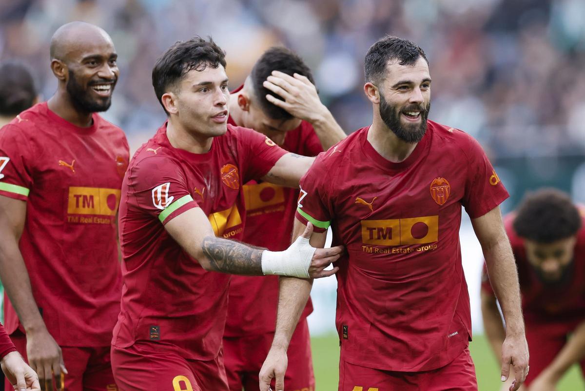 RIOJA MARCÓ EL GOL CONTRA EL BETIS