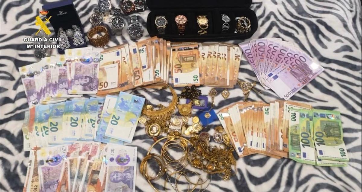 Relojes, joyas y dinero en efectivo