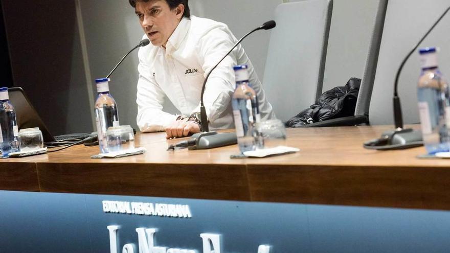 Guillermo Rogel, durante la proyección que realizó en el Club.