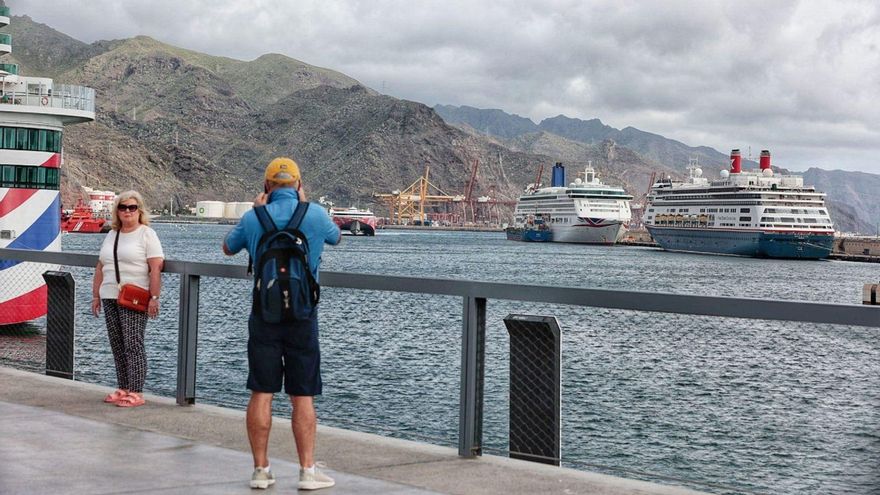 Cruceros en el Puerto de Santa Cruz de Tenerife.