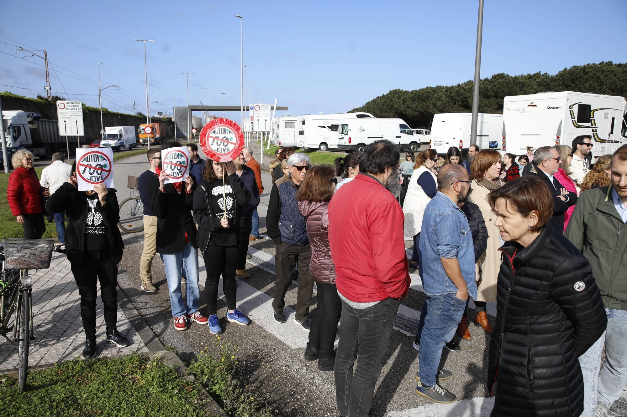 Gijón inicia las movilizaciones tras el enésimo fiasco con el vial de Jove