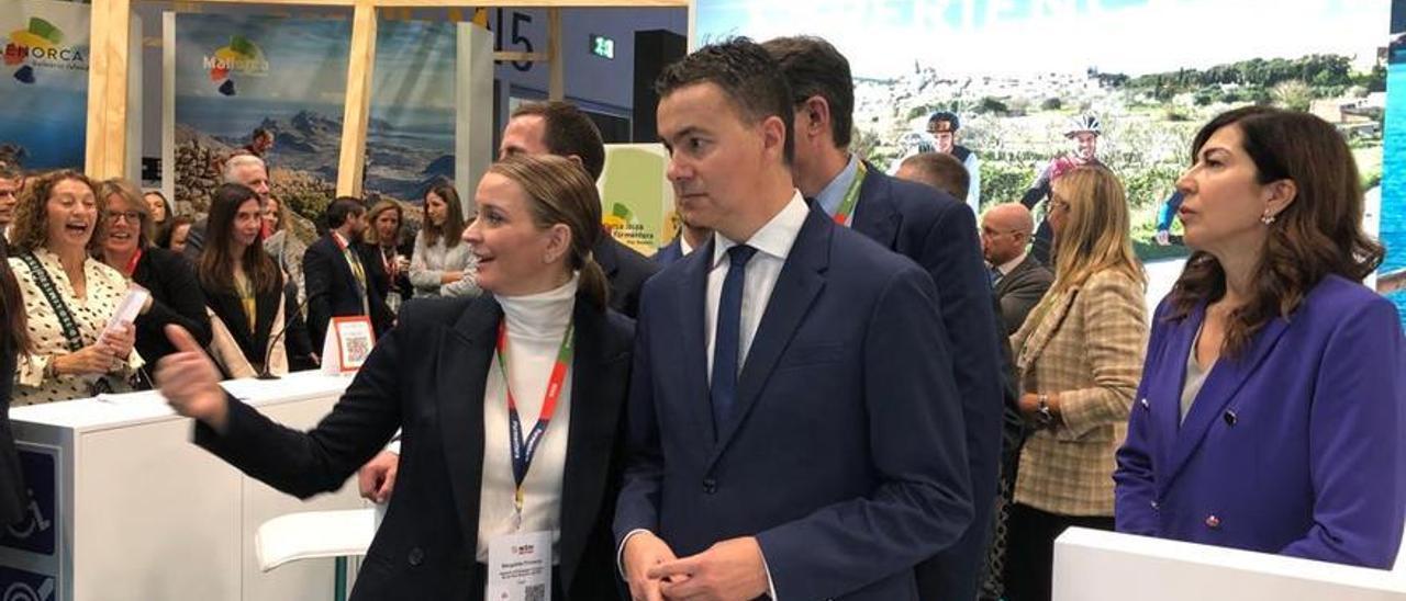 Marga Prohens mit dem spanischen Tourismusminister Héctor Gómez.