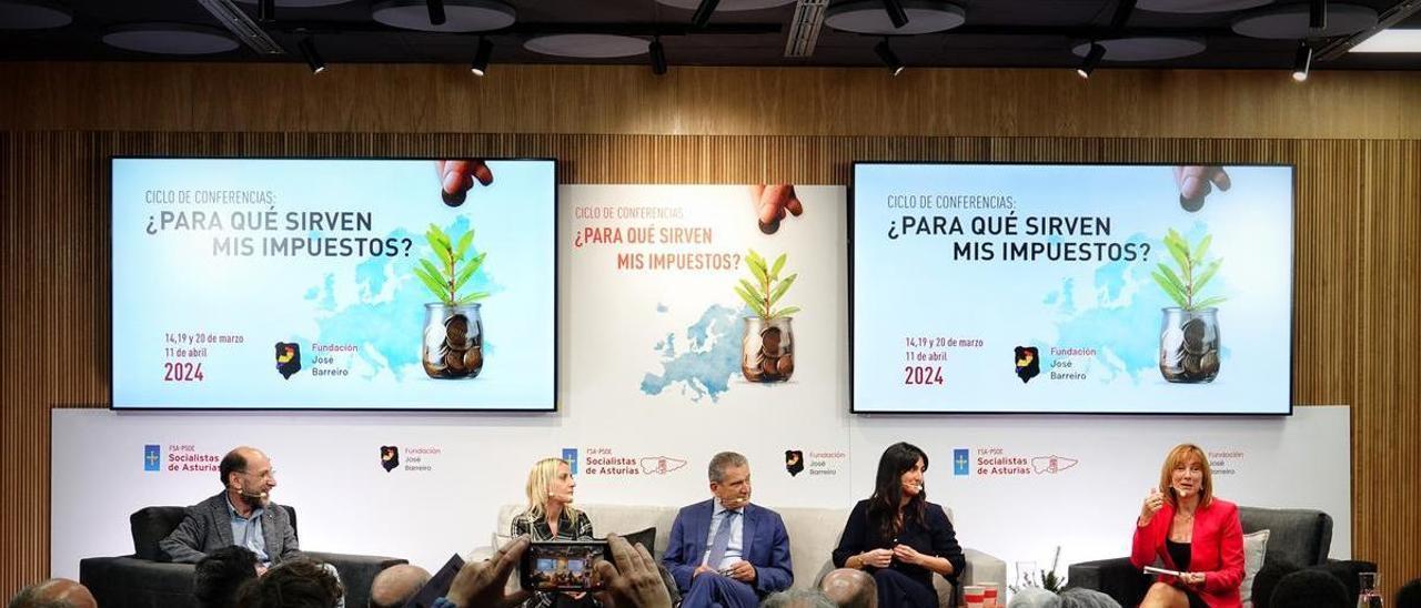 Por la izquierda, Javier Suárez Pandiello, Mar García Salgado, Celso González, Paula Fernández del Valle y Ana Cárcaba.