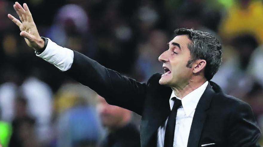 Ernesto Valverde, dando instrucciones durante el partido del jueves ante el Atlético.