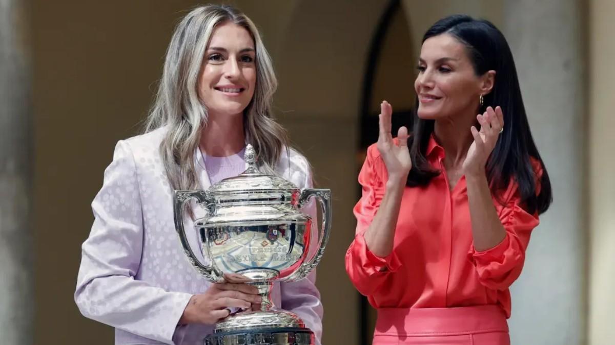 Alexia Putellas gana el Premio Reina Letizia y se acuerda de la afición blaugrana: "Su energía contagia"