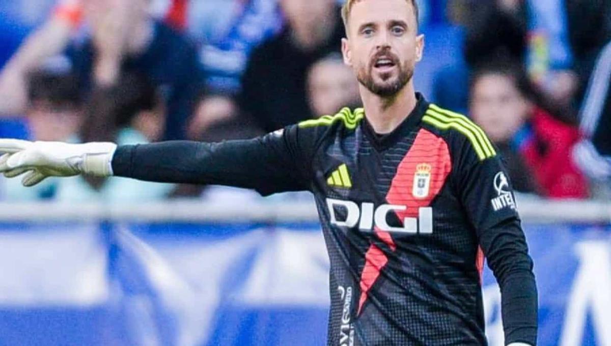 Aarón Escandell en un partido con el Oviedo