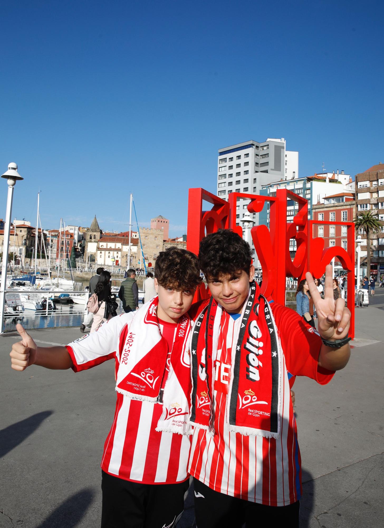 Los mellizos rojiblancos Alejandro y Pelayo Vigil