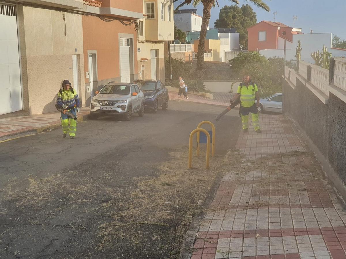 Las actuaciones integrales de limpieza de los barrios recogen 23 toneladas de residuos durante los tres primeros meses.