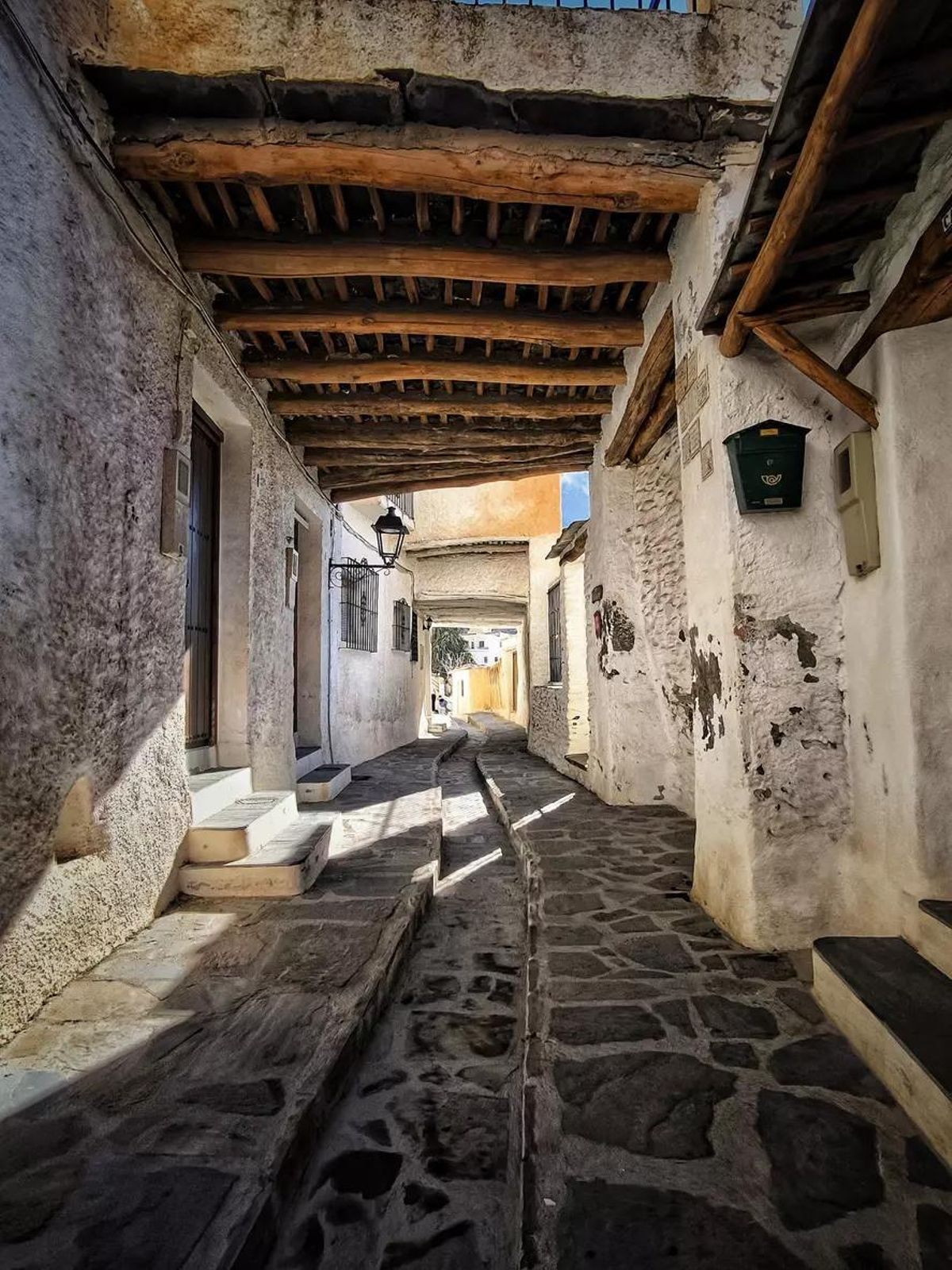 Al poble hi ha zones d'ombra.