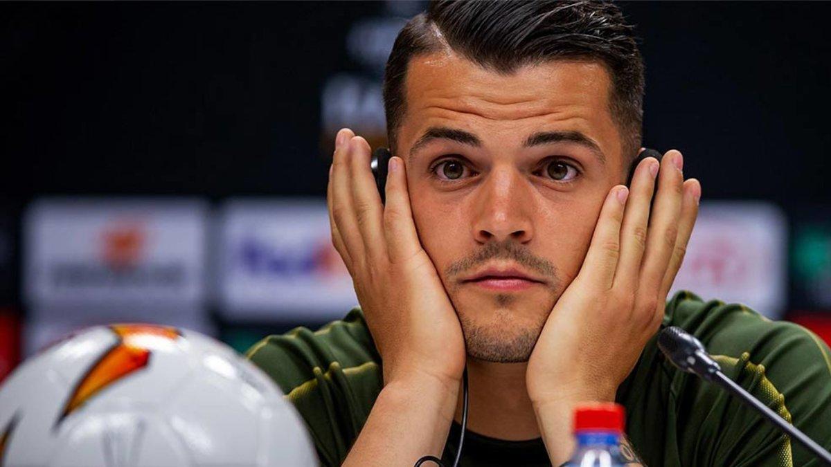 Xhaka lo está pasando mal