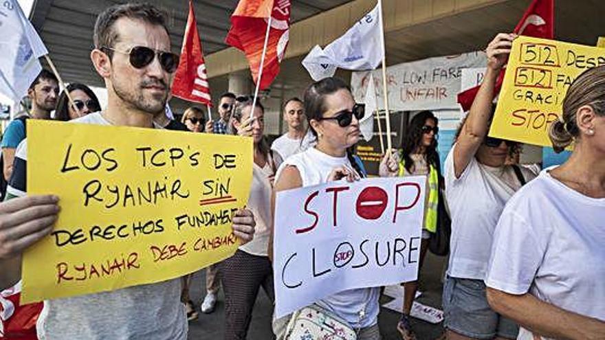 Protestes dels treballadors a l&#039;aeroport de Vilobí en la primera jornada de vaga.